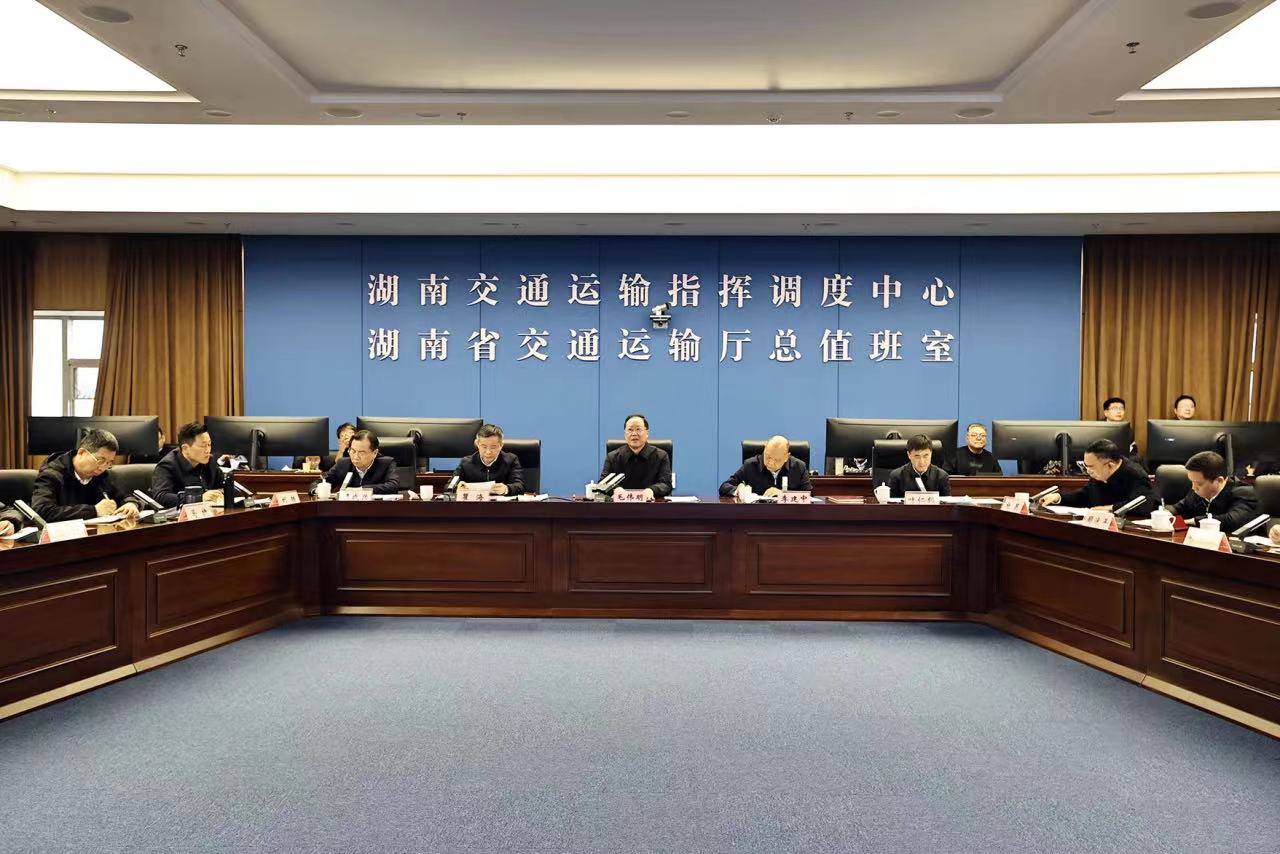低溫冰凍天氣持續，毛偉明緊急調度全省道路交通安全情況